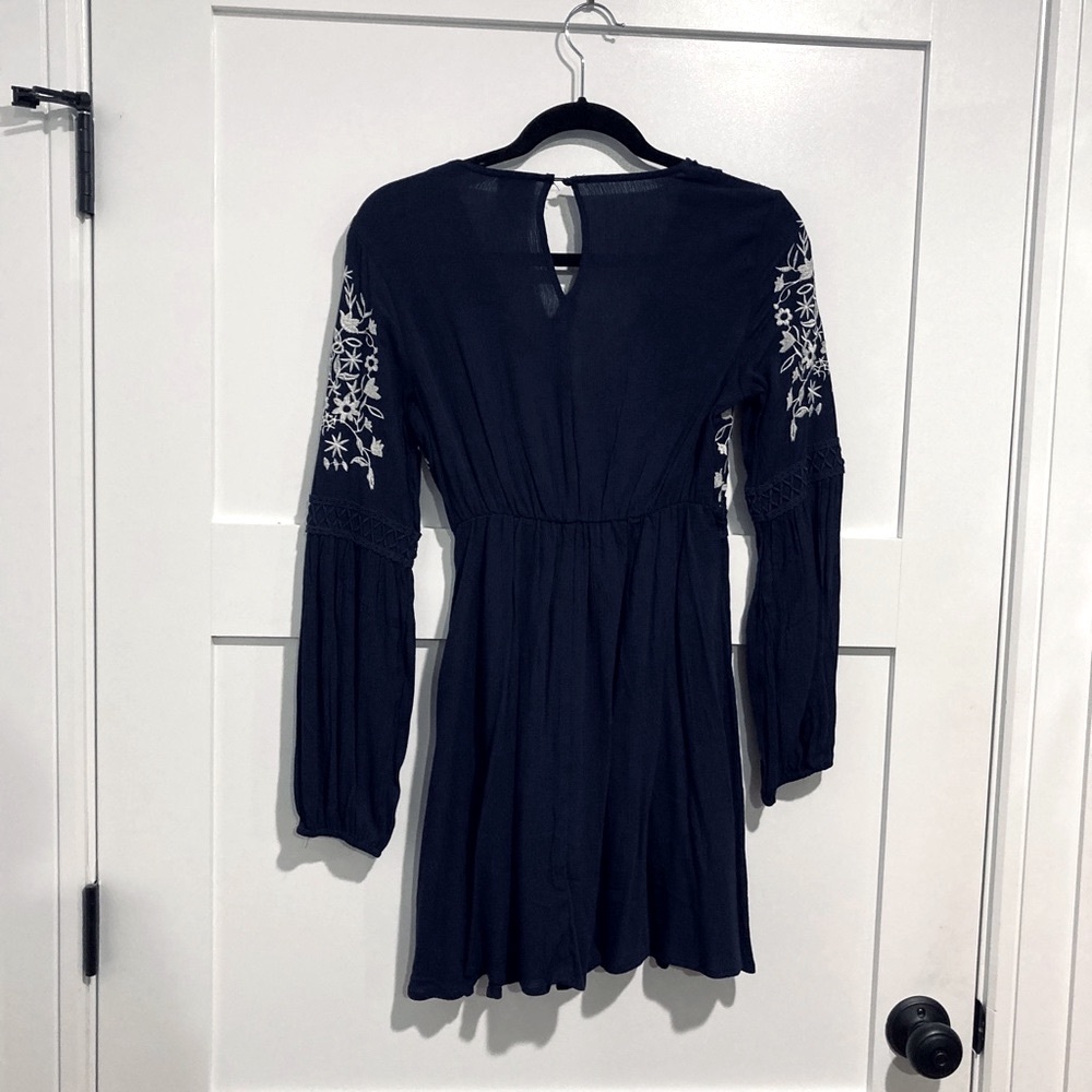 Francesca's Collection IRINE EMBROIDERED SHIXXS NWT blue long sleeve boho dress - Picture 4 of 7